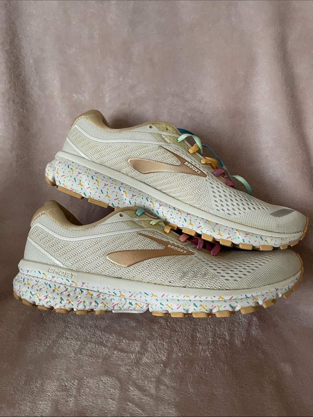 Brooks Women's Limited Edition Ghost 12 Vanilla Sprinkles - Picture 3 of 9